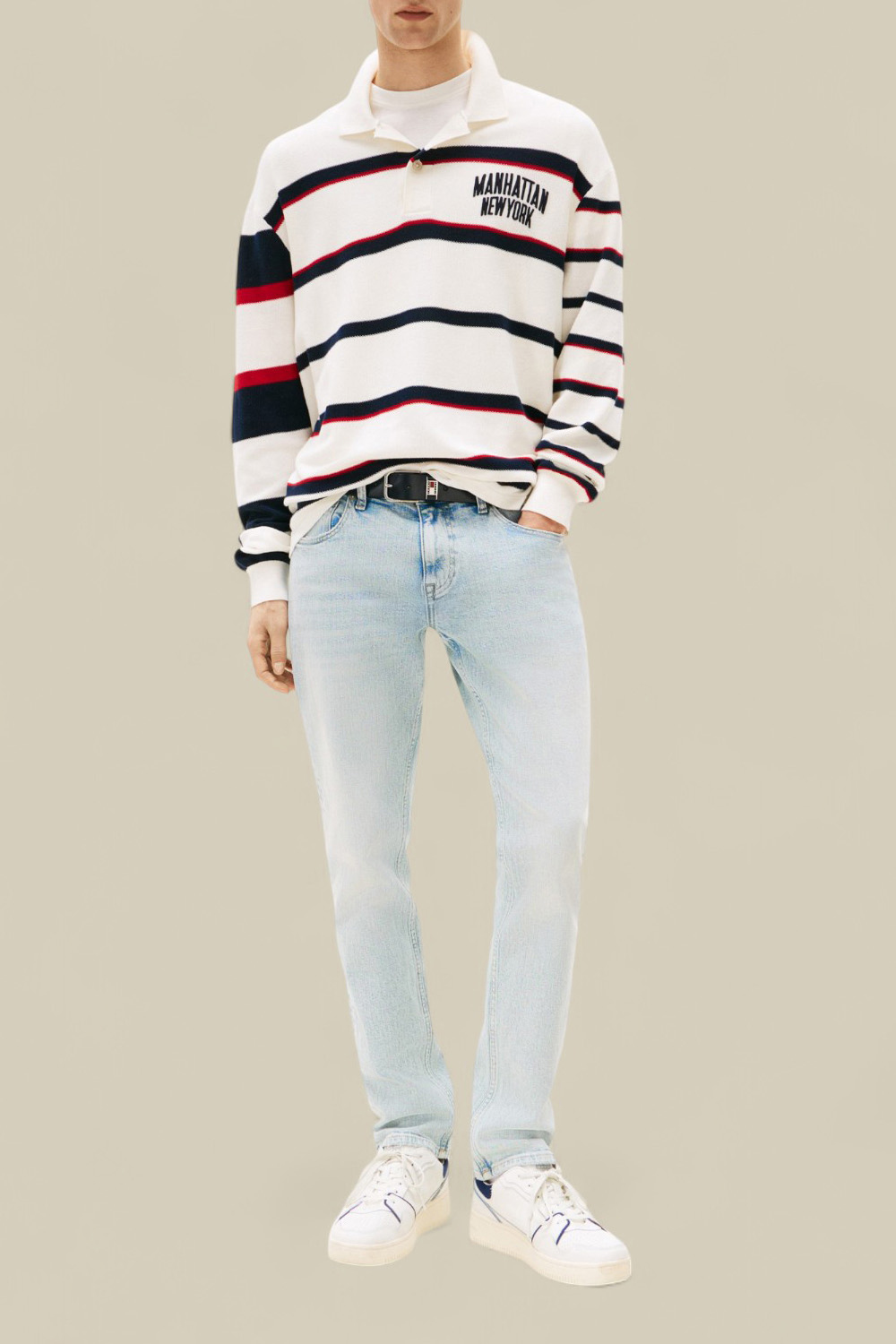 תמונת כל הלוק של מכנסי ג'ינס סלים פיט